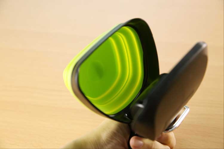 Travel Pooper Scooper - Mess-Free Cleanup Solution | EcoUrbanPaws