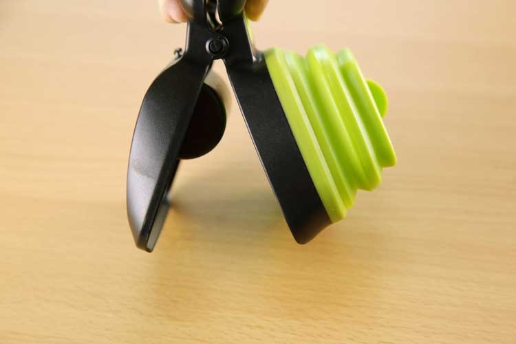 Travel Pooper Scooper - Mess-Free Cleanup Solution | EcoUrbanPaws