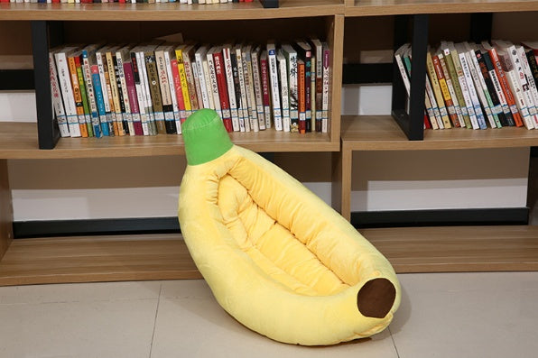 Banana-Shaped Pet Bed - Cozy Curved Comfort | EcoUrbanPaws